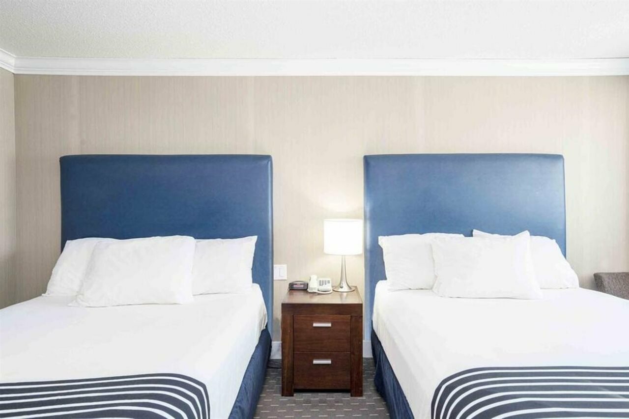 Фото Sandman Inn Blue River