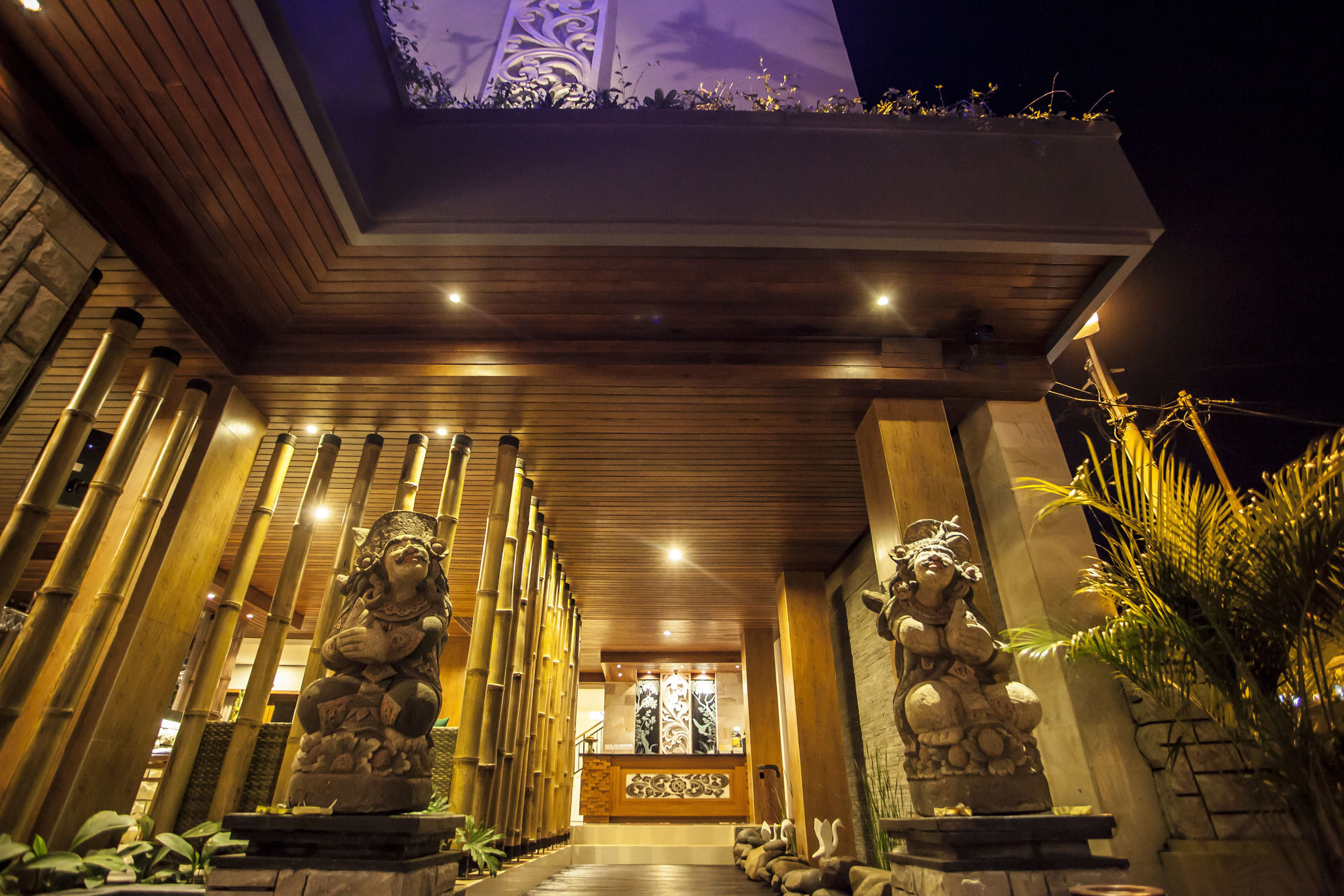 Фото Satriya Cottages