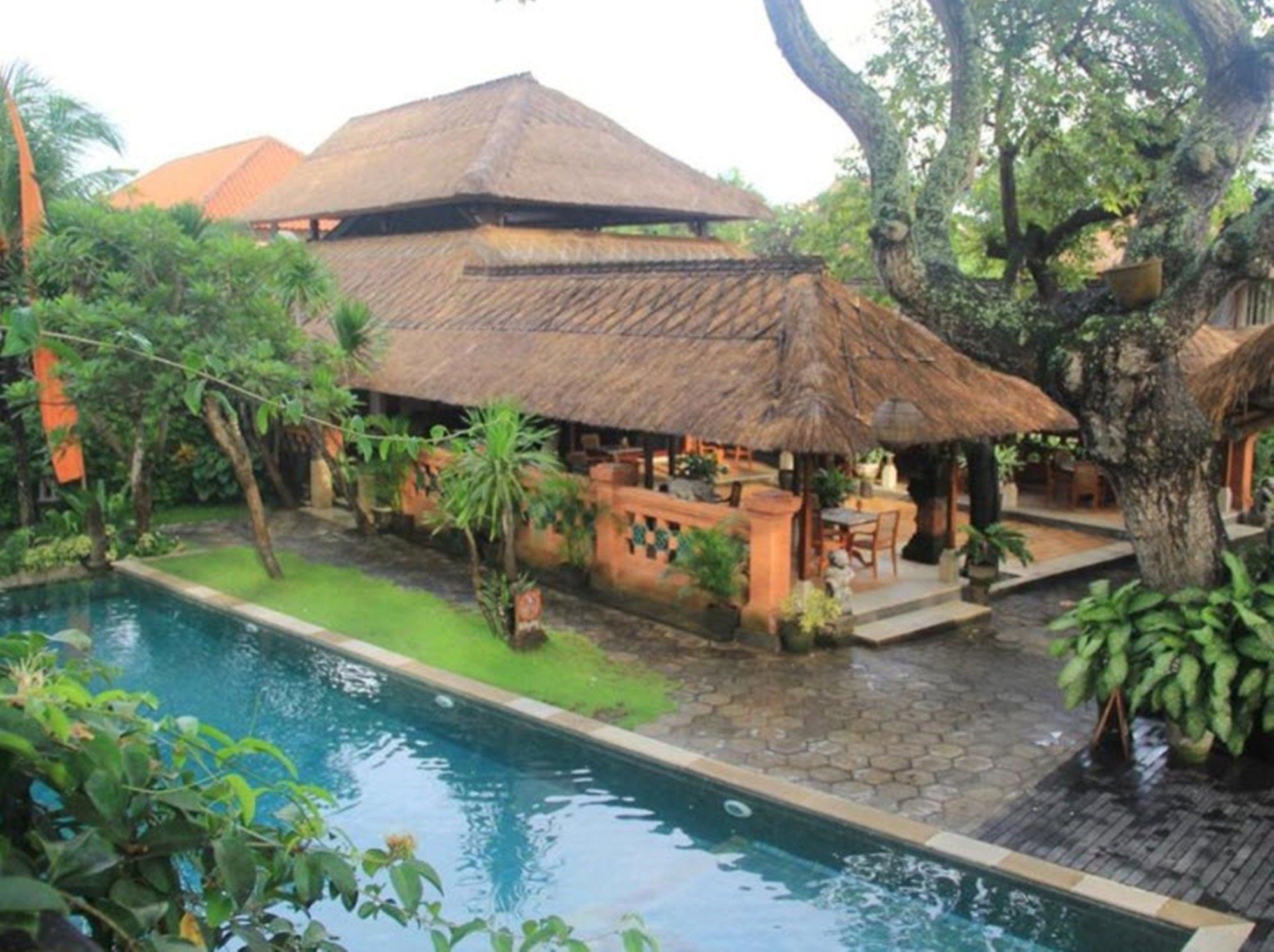 Фото Tandjung Sari Hotel