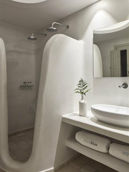 Фото Aqua Blue Hotel