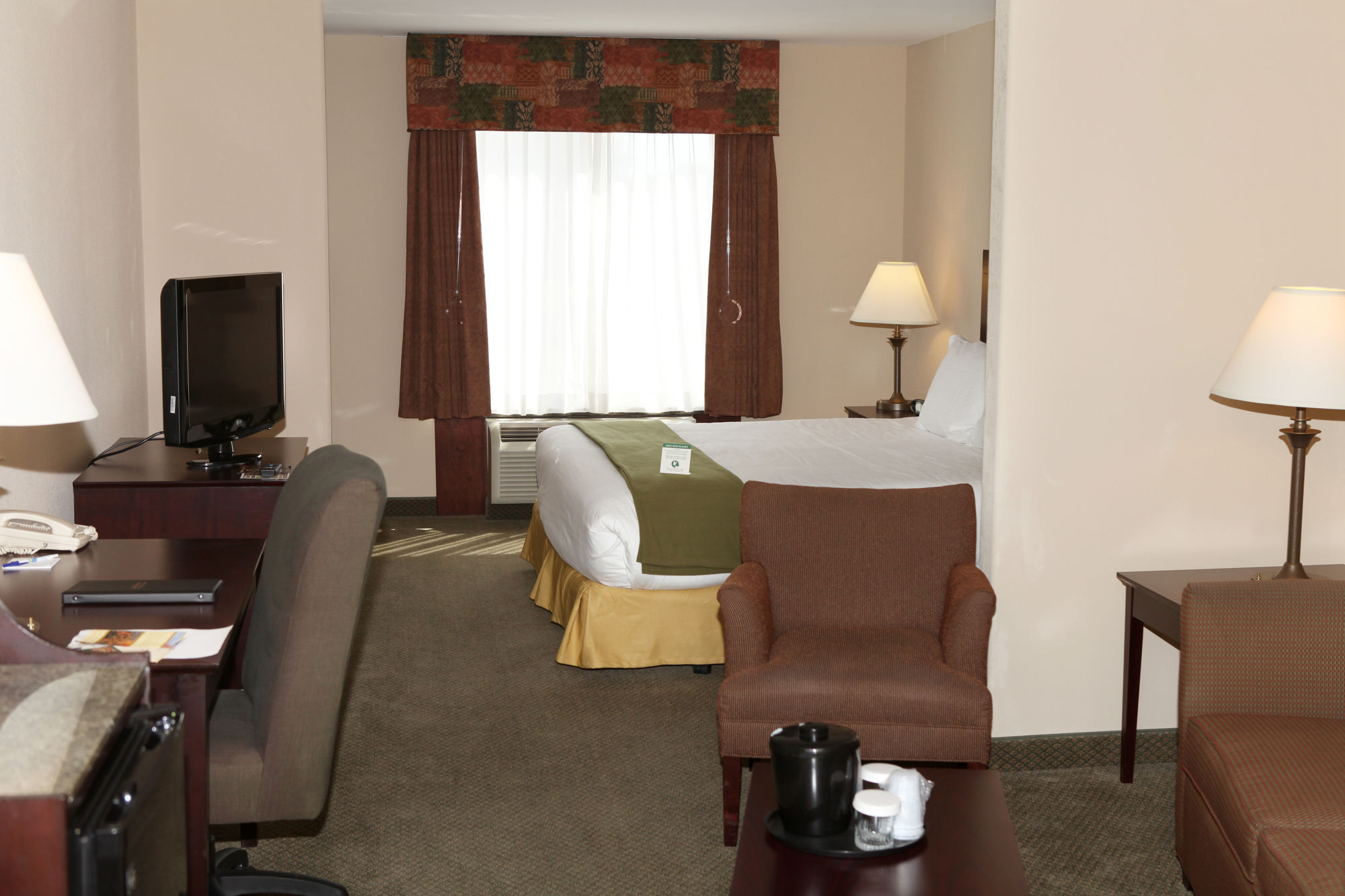 Фото Holiday Inn Express and Suites Springfield Medical District, an Ihg Hotel