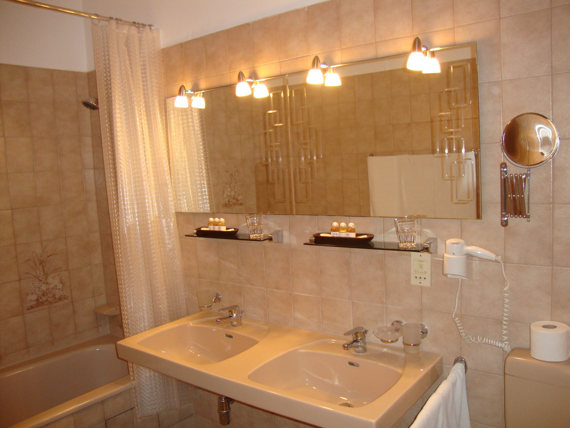 Фото Hotel Bajazzo