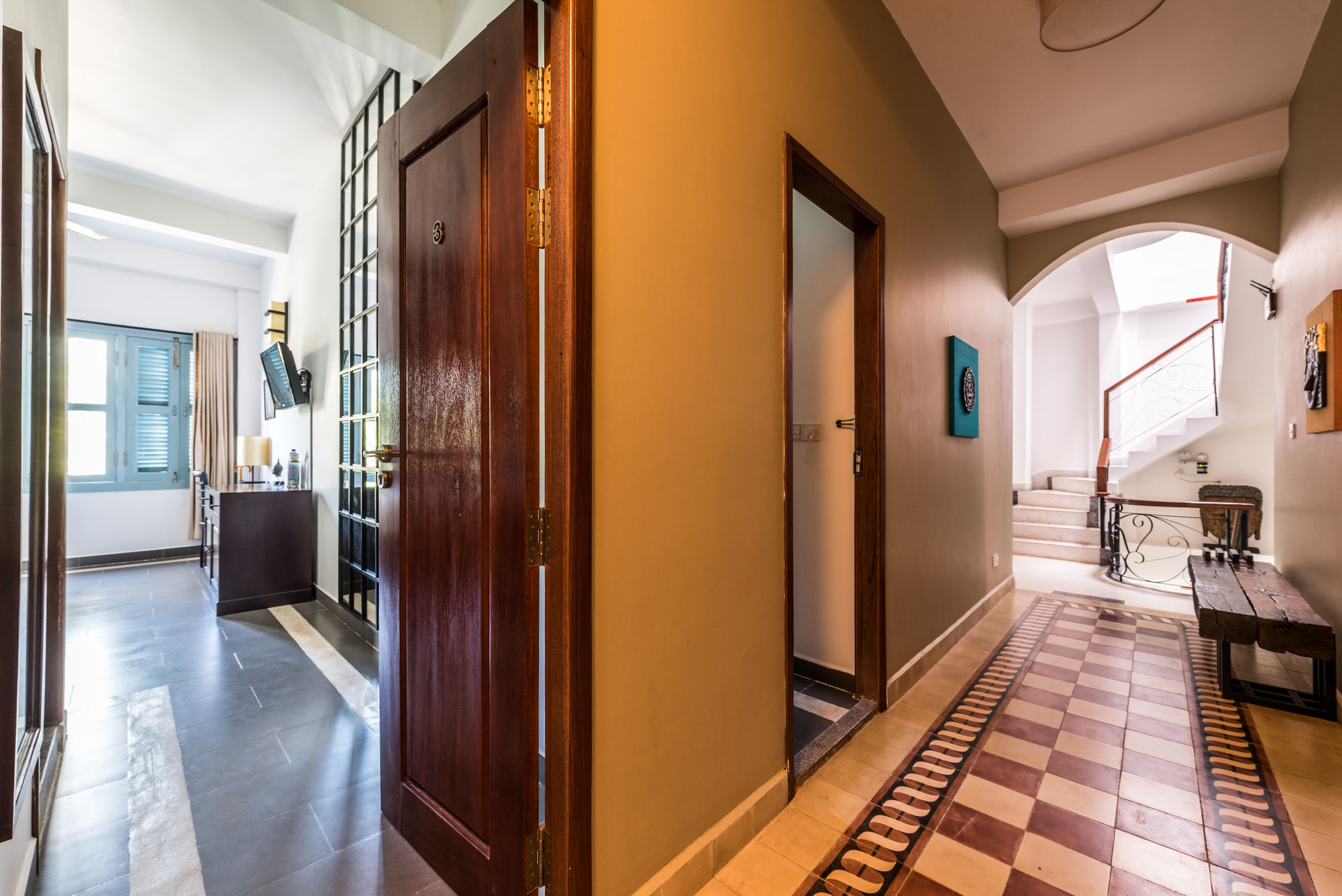 Фото The Columns Hotel