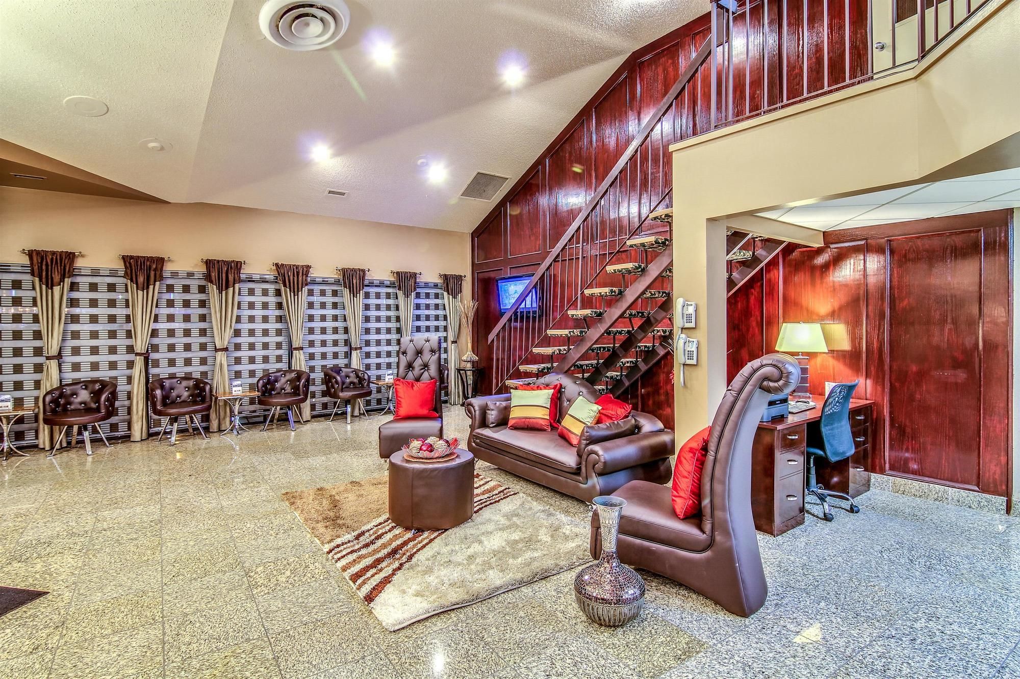 Фото Best Western Marquis Inn & Suites