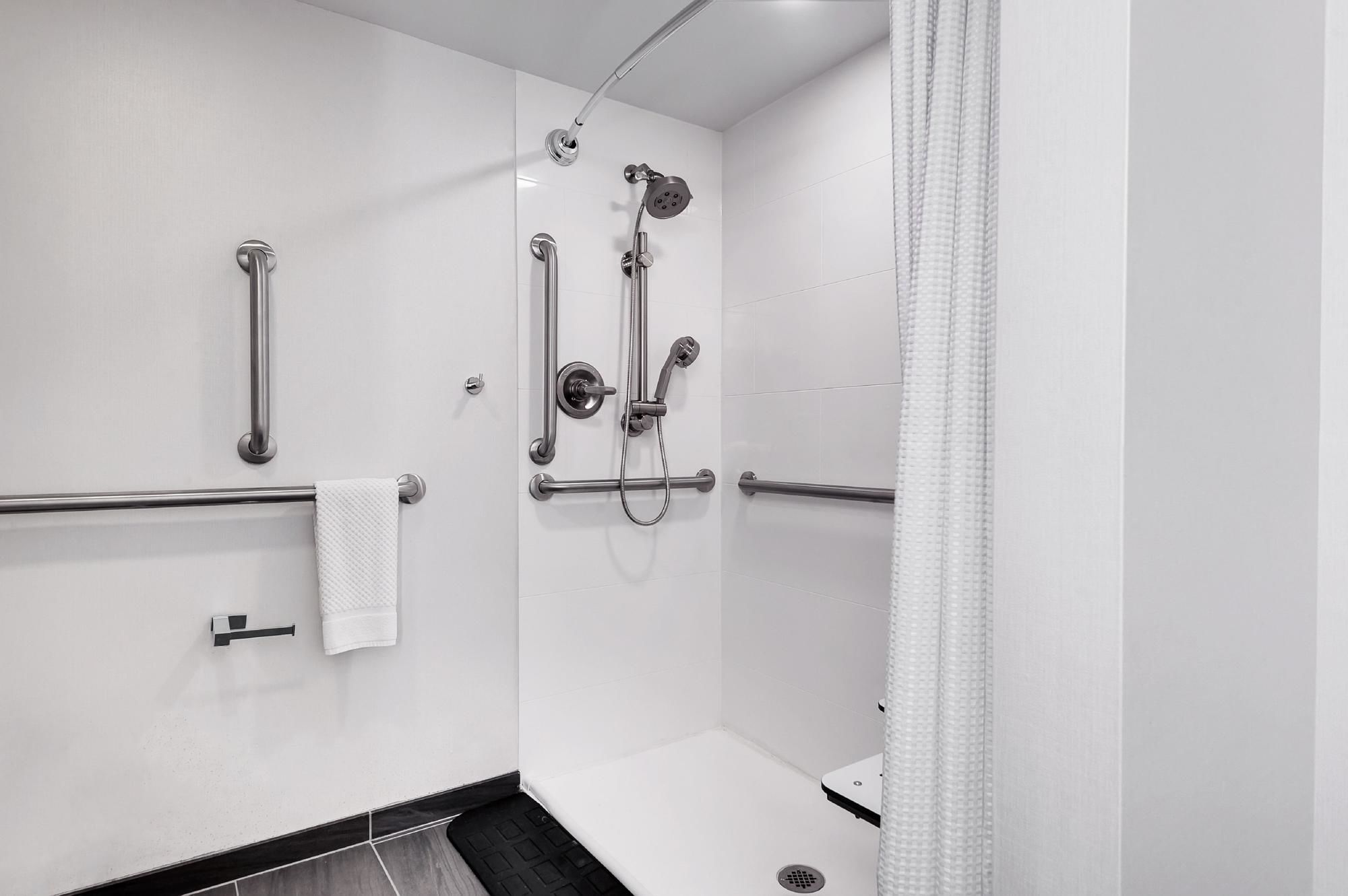 Фото Embassy Suites Raleigh-Crabtree