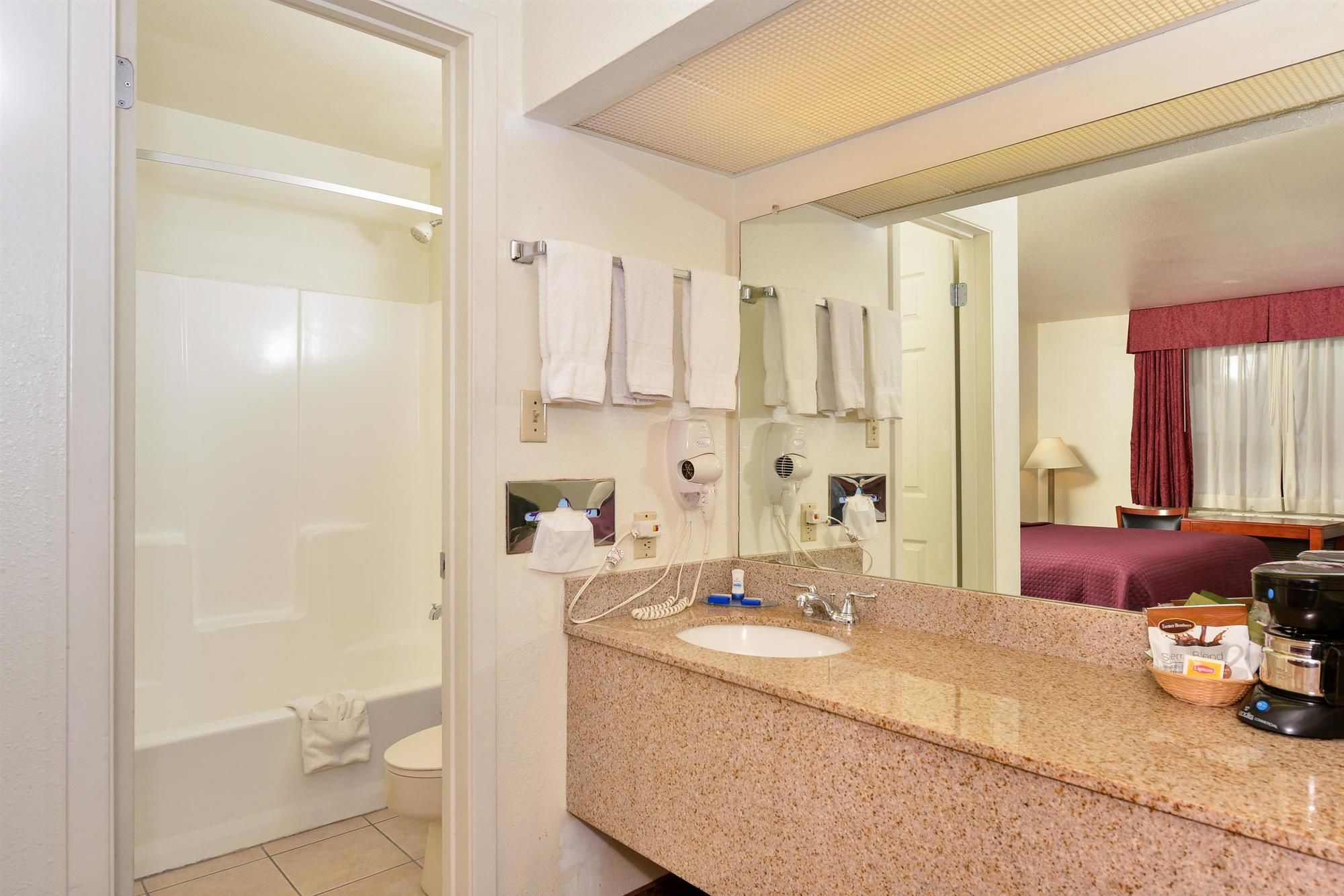 Фото Best Western Executive Inn