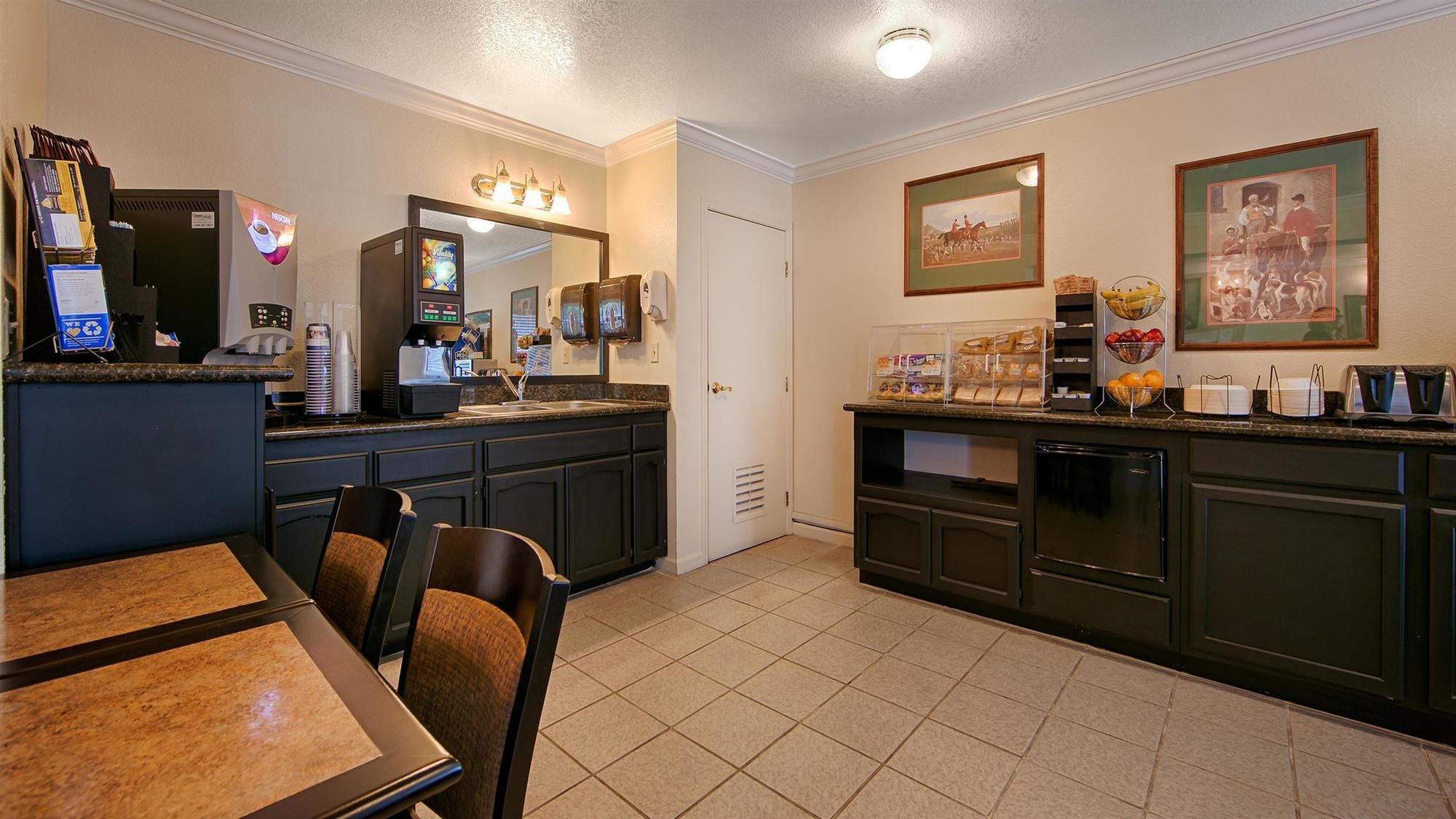 Фото Best Western Capital City Inn