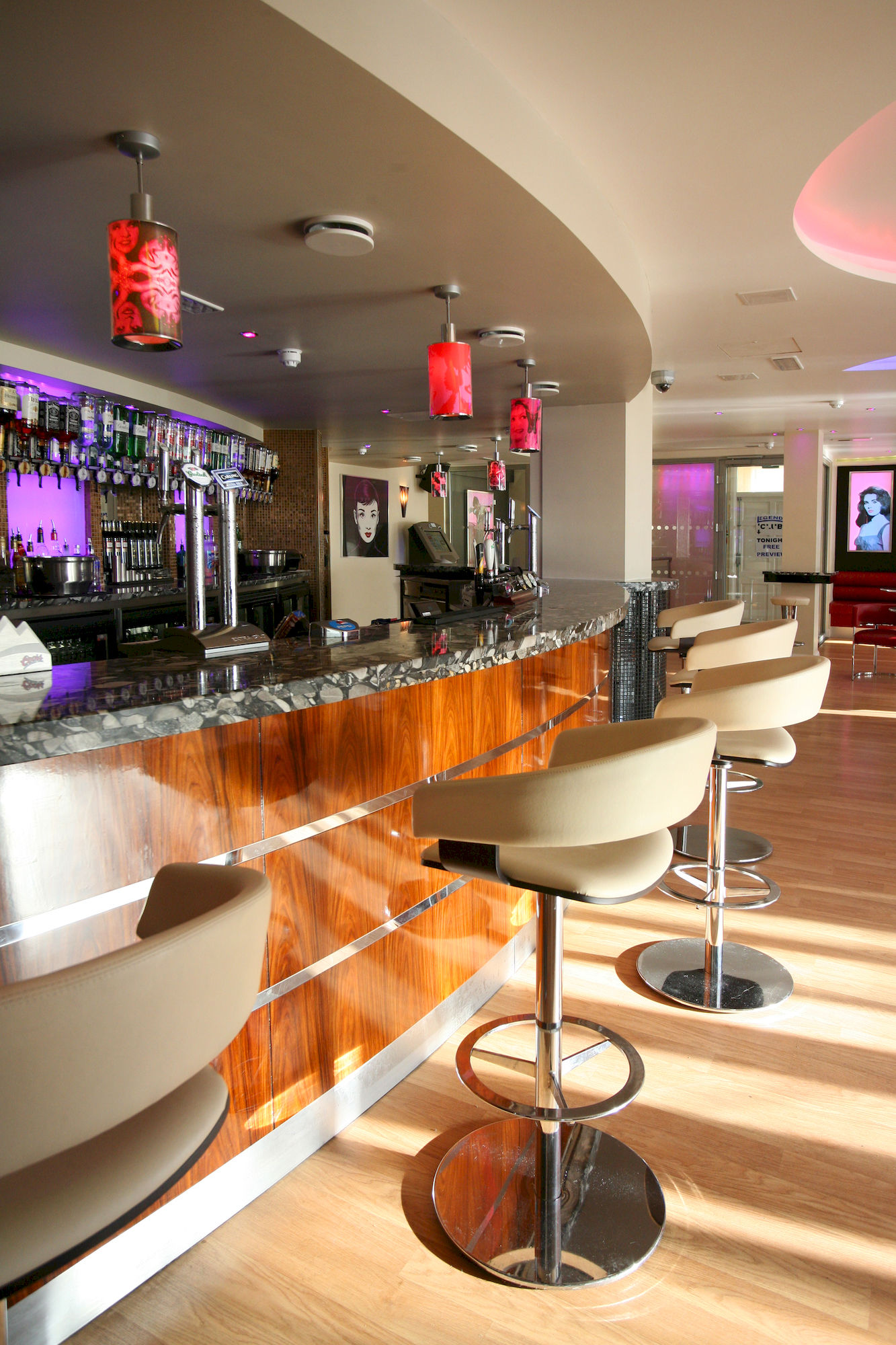 Фото Legends Hotel Brighton