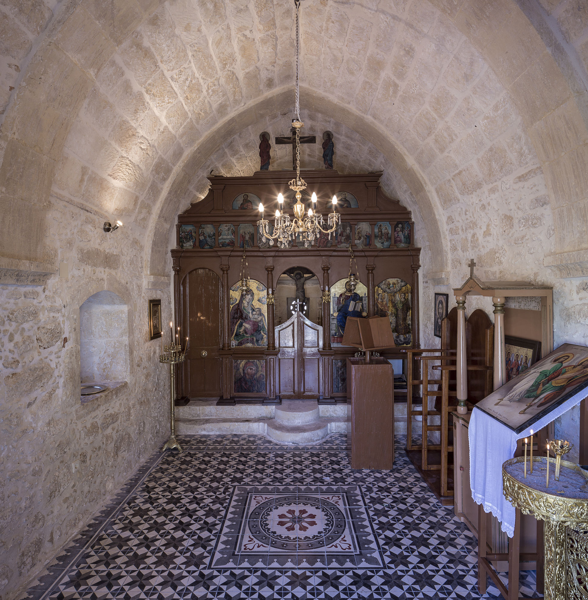 Фото Kapsaliana Village Hotel