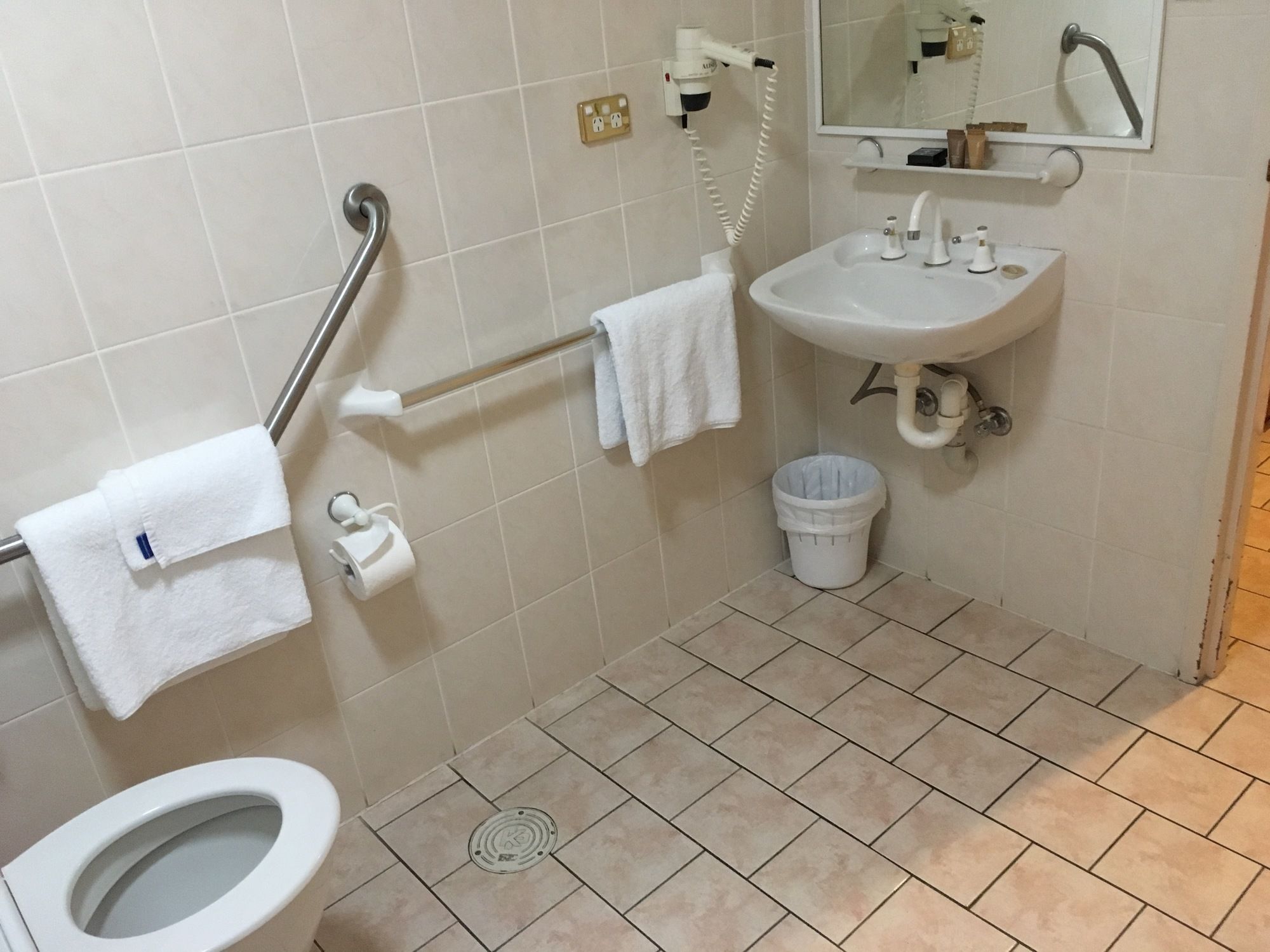 Фото Best Western Ambassador Motor Inn & Apartments