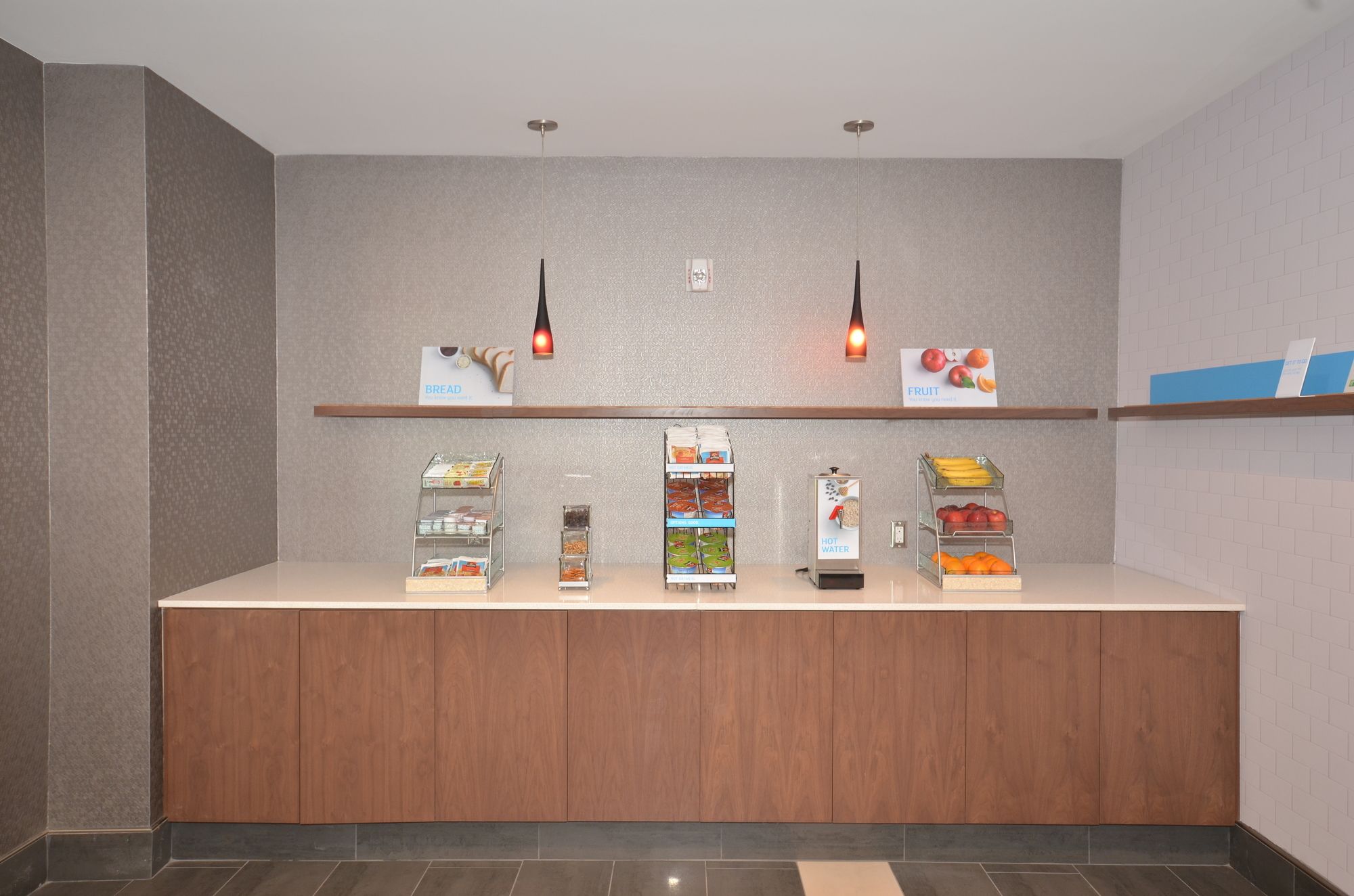 Фото Holiday Inn Express & Suites Oklahoma City Mid - Arpt Area, an Ihg Hotel