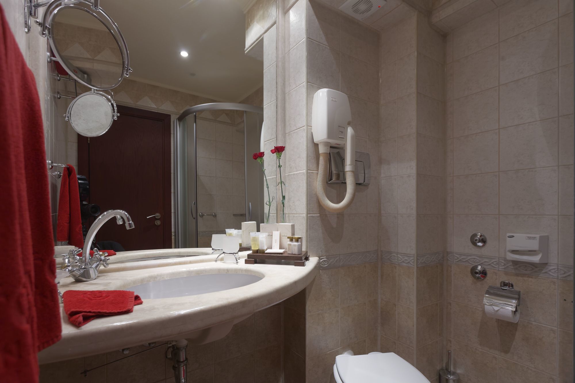 Фото Hotel Capitol