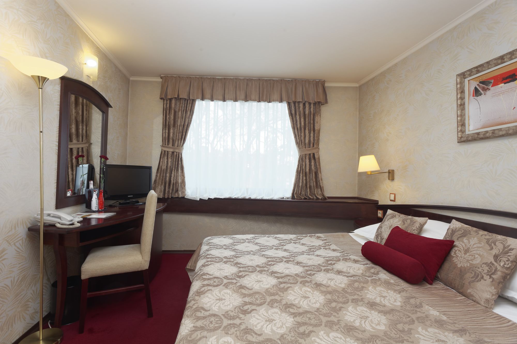 Фото Hotel Capitol