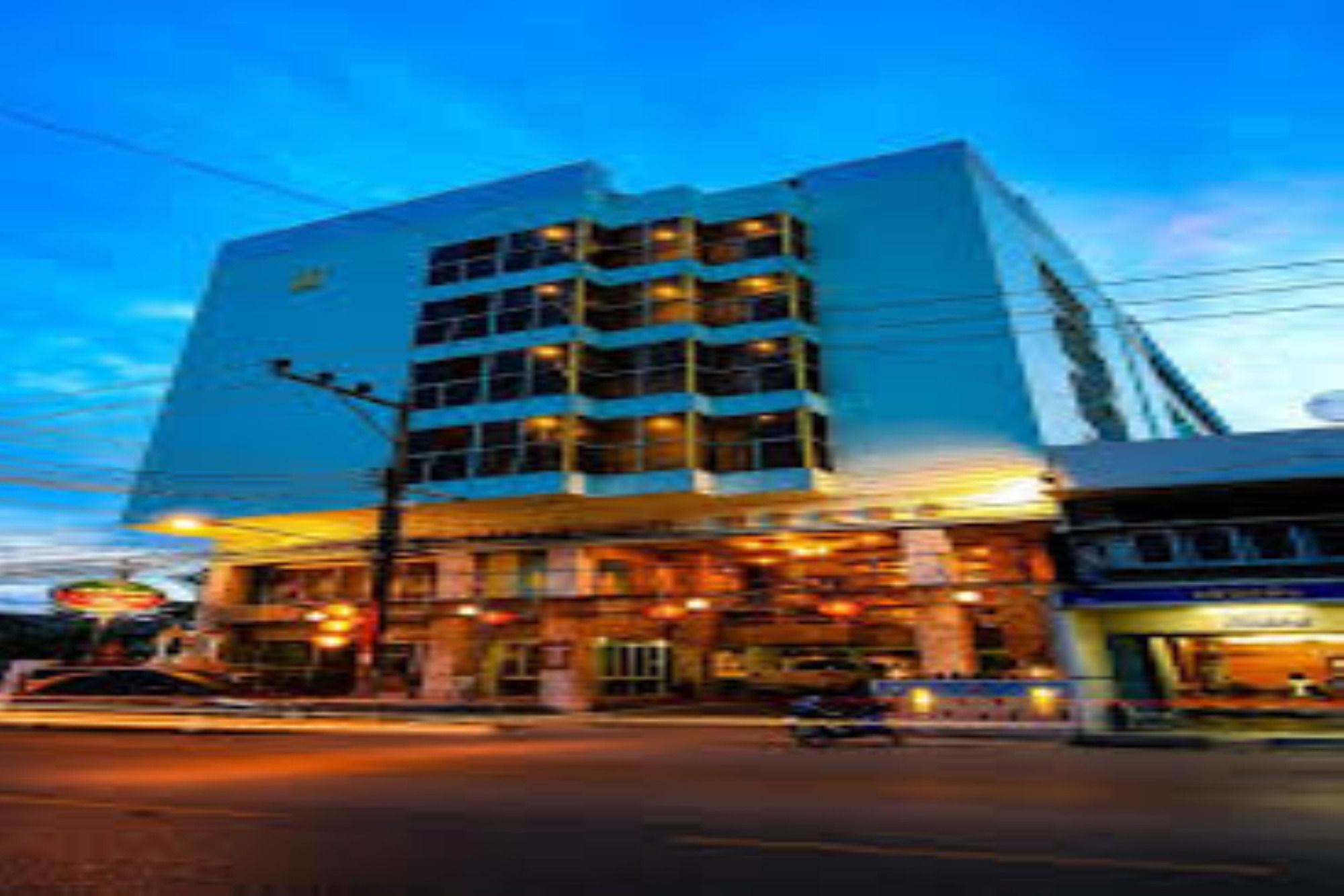 Фото Lake Inn Hotel