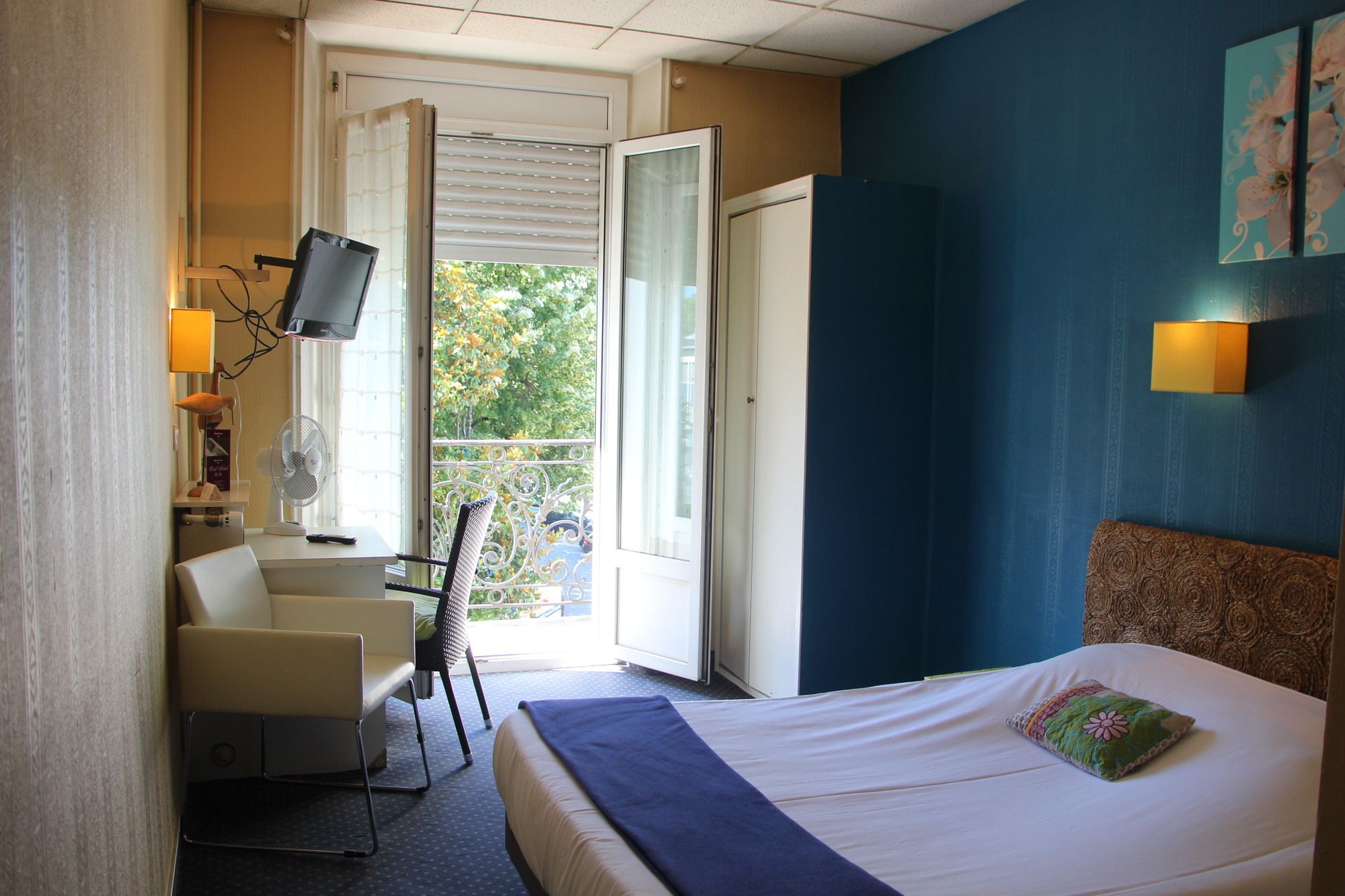 Фото отеля 2