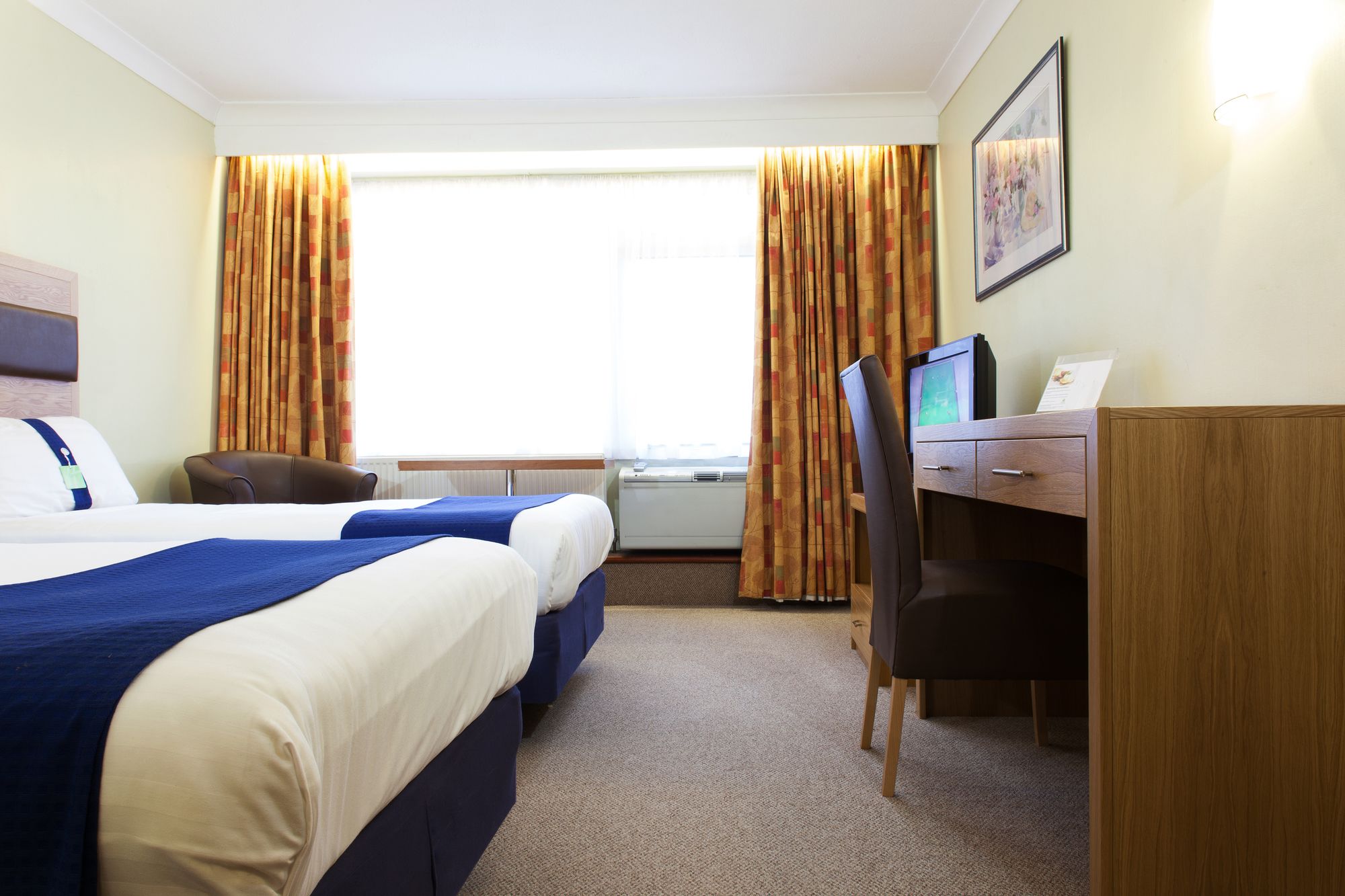 Фото Holiday Inn Newport, an Ihg Hotel