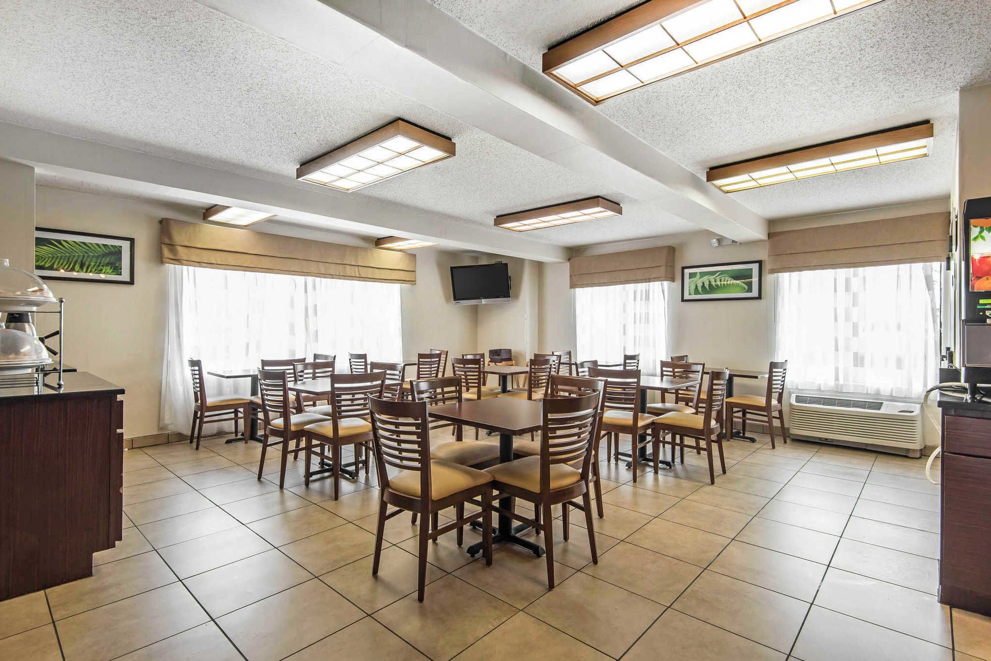 Фото Sleep Inn Kansas City International Airport