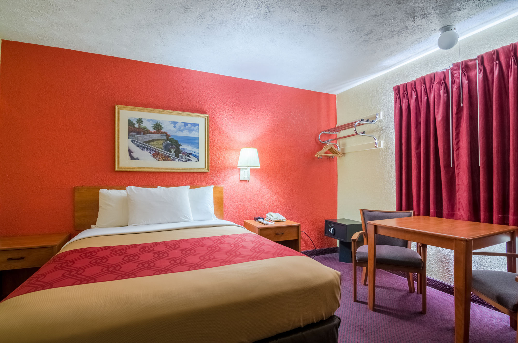 Фото Econo Lodge Interstate 35 Exit 183