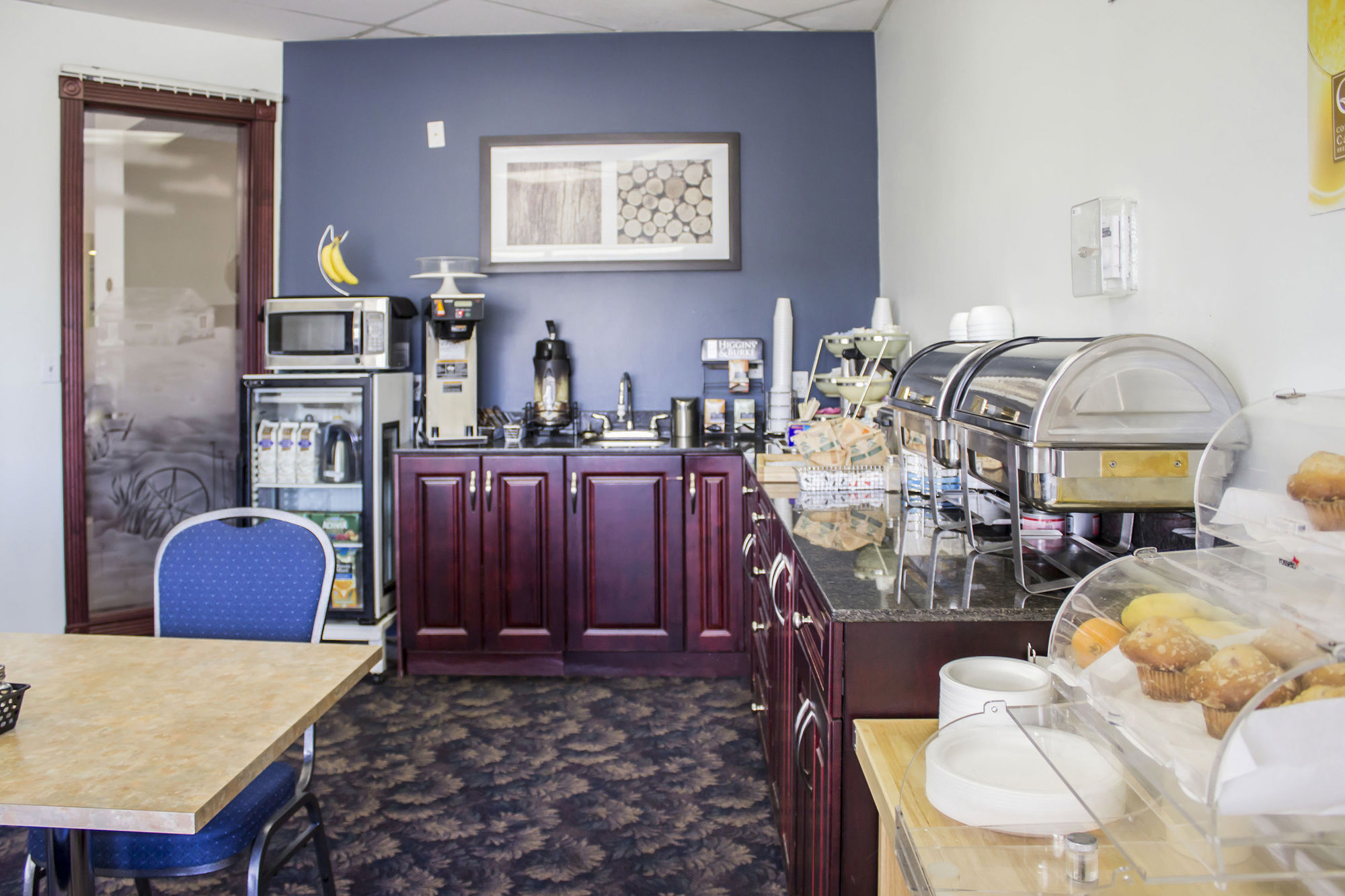 Фото Ramada by Wyndham Nisku Edmonton Airport