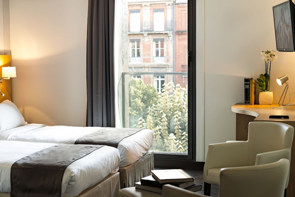 Фото Le Pere Leon Hotel