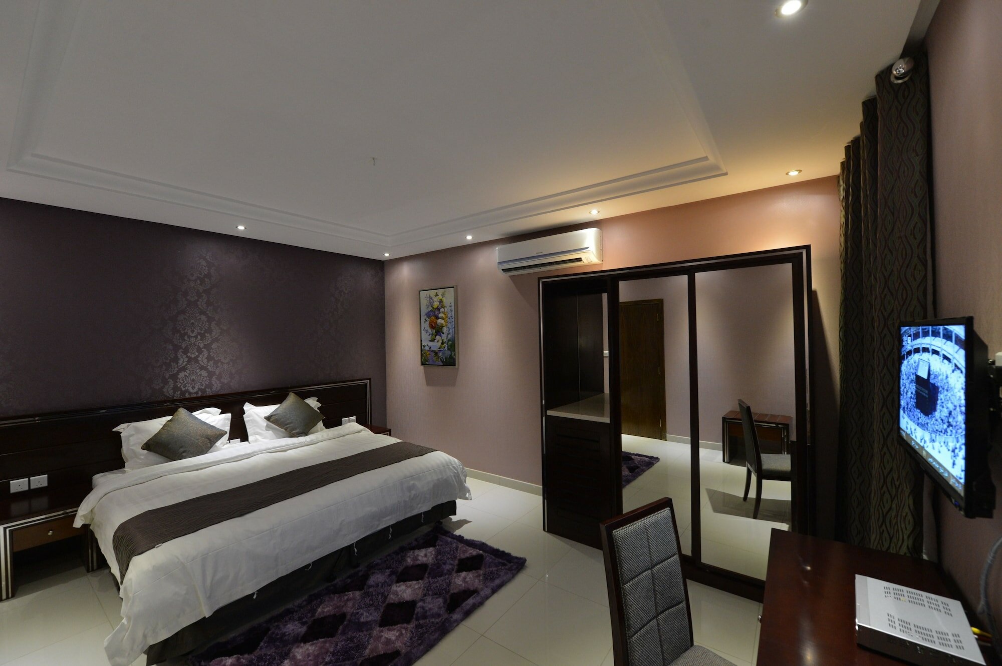 Фото La Fontaine Al Shorouq Suites