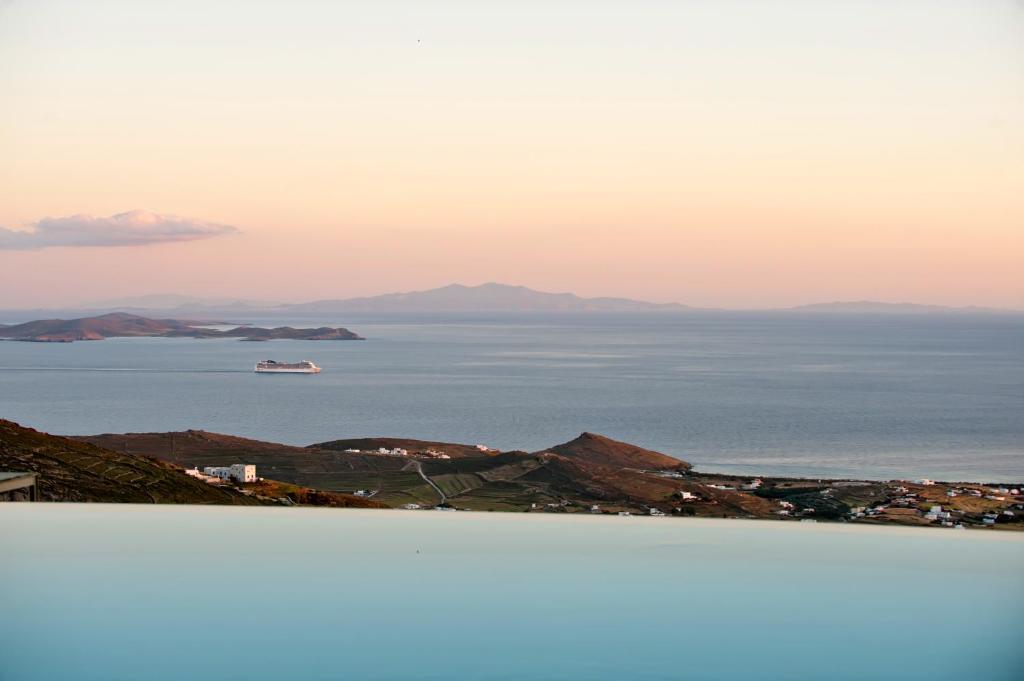 Фото Aeolis Tinos Suites
