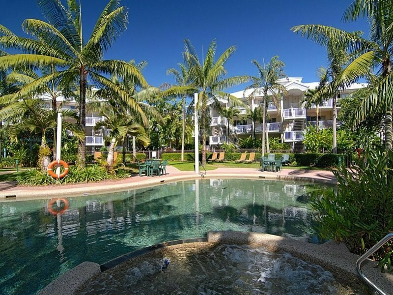 Гостиница Cairns Beach Resort в Кэрнсе