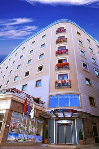 Гостиница Usta Park Hotel в Ортахисаре