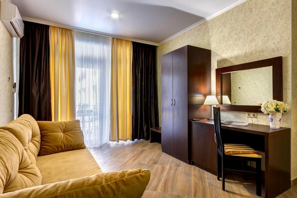 Фото Азария