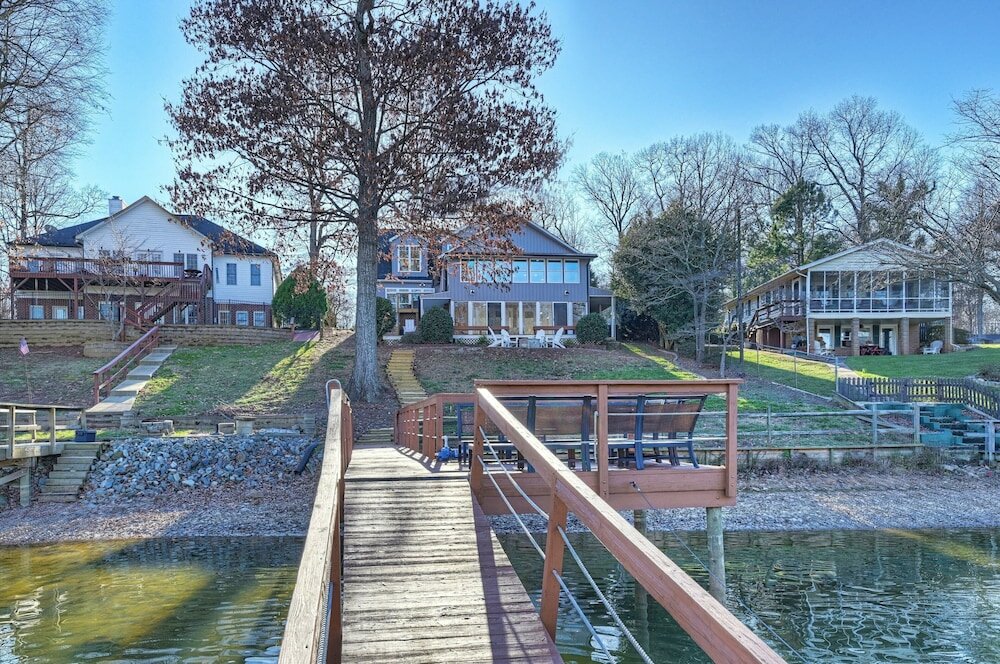 Фото Dock Days by Avantstay Swimming Platform, Dock