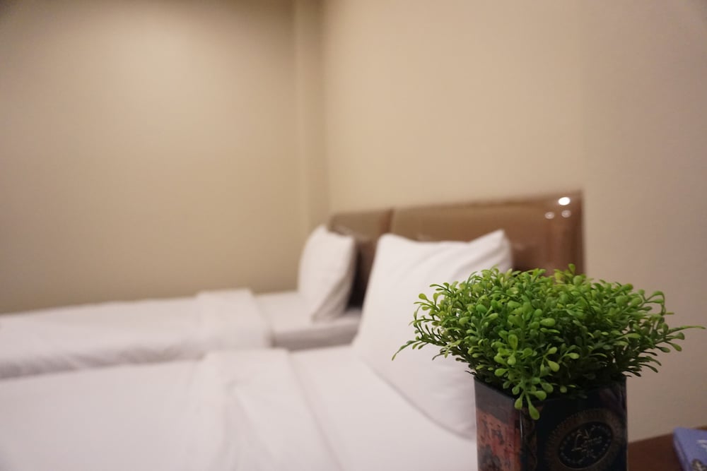 Фото Chompu Nakarin Apartment