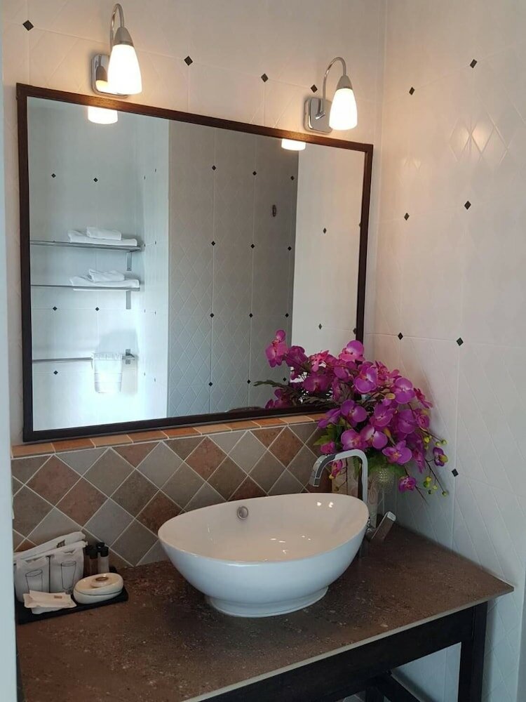 Фото Coco View Hotel