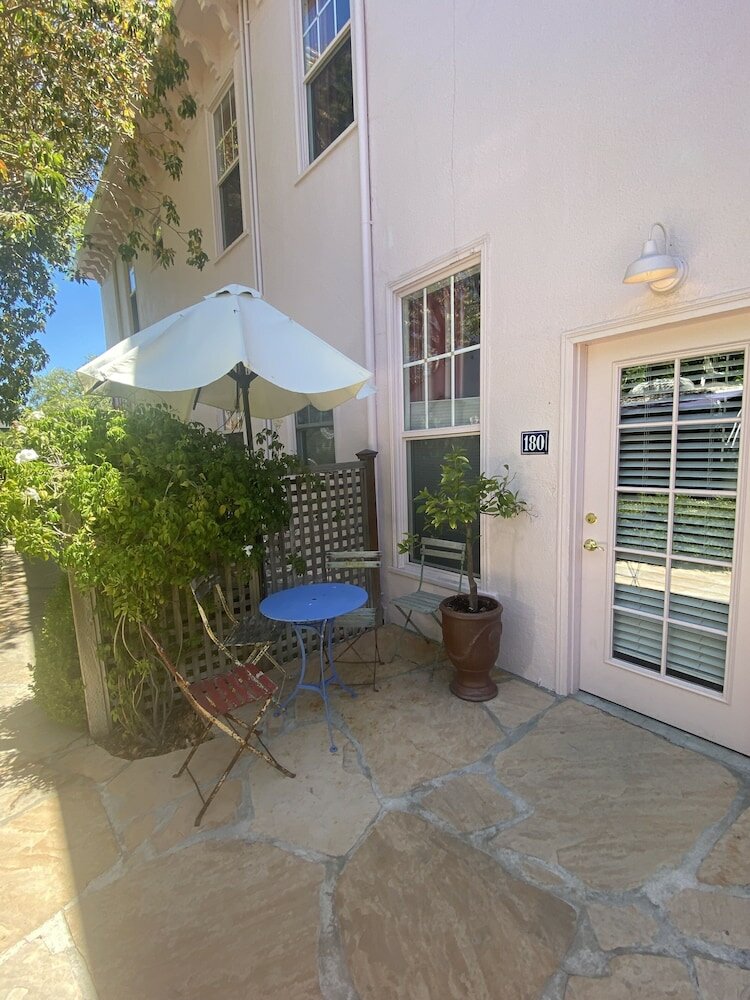 Фото Metro Hotel and Cafe