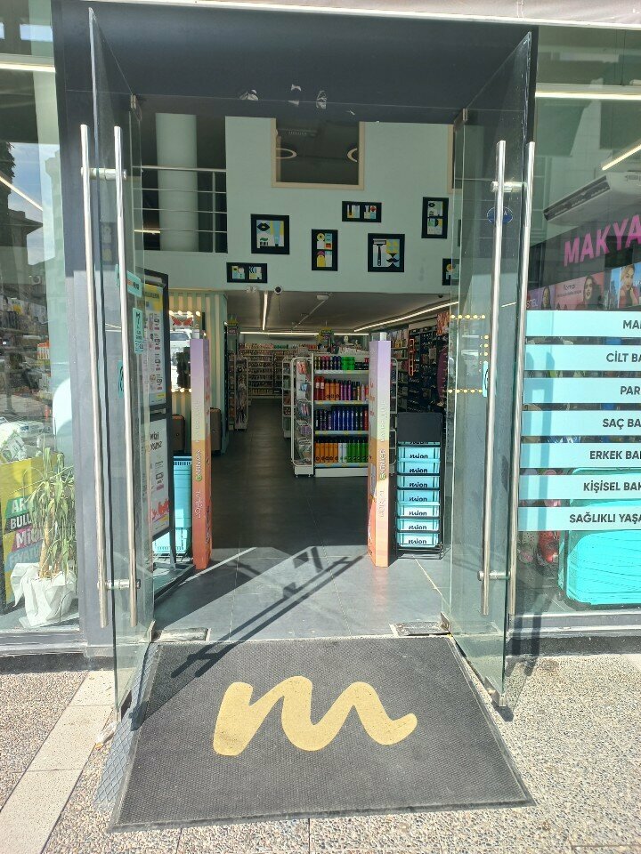 Perfume and cosmetics shop Mion, Izmir, photo