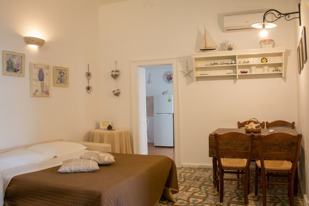 Фото Holiday Monopoli Via dell'Erba 8