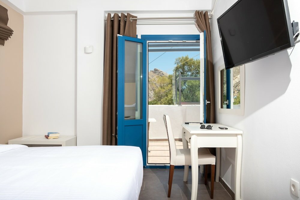 Фото Tristhenia Hotel