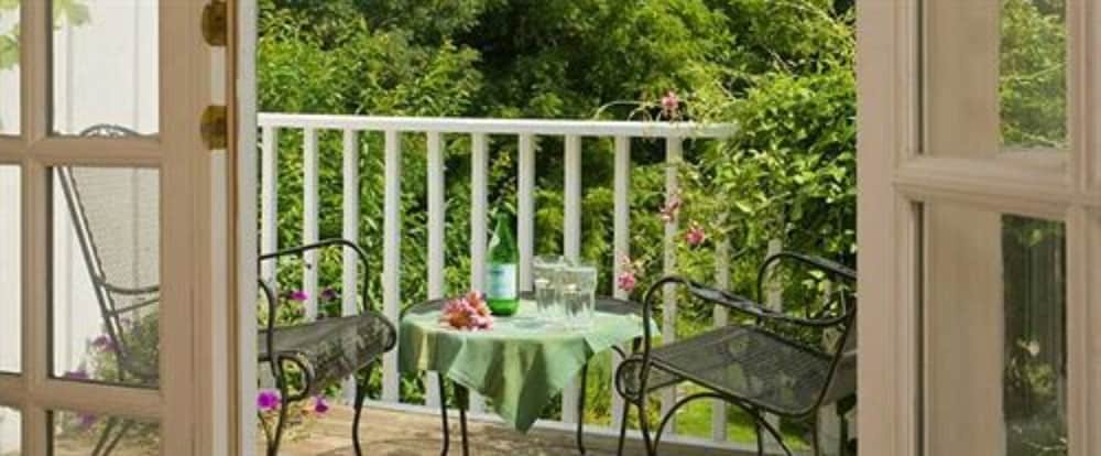 Фото Fairville Inn