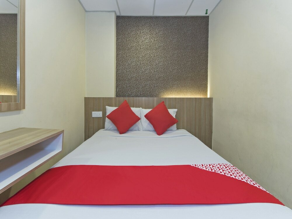 Фото Oyo 615 Dragon Inn Premium Hotel