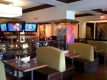 Фото Carleton of Oak Park