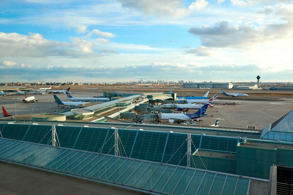Фото Sheraton Gateway Hotel In Toronto International Airport