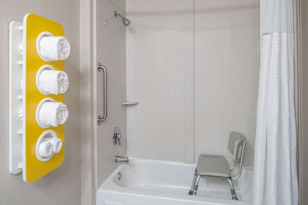 Фото Отель Spark by Hilton Atlanta Cumberland Ballpark