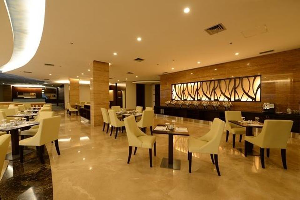 Фото The Falatehan Hotel