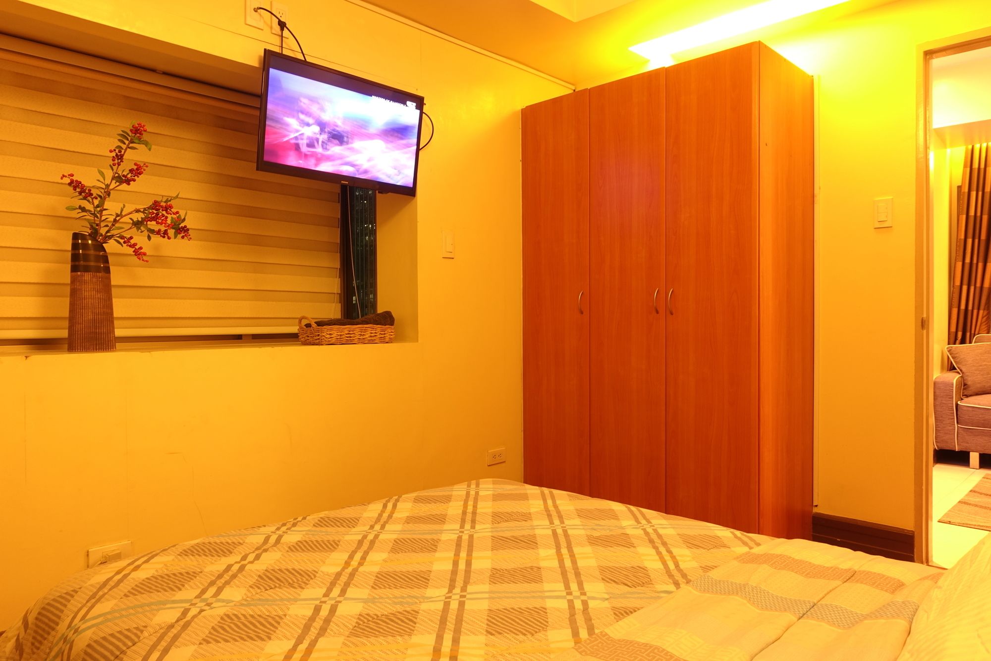 Фото Luxury Condo at Forbeswood Parklane