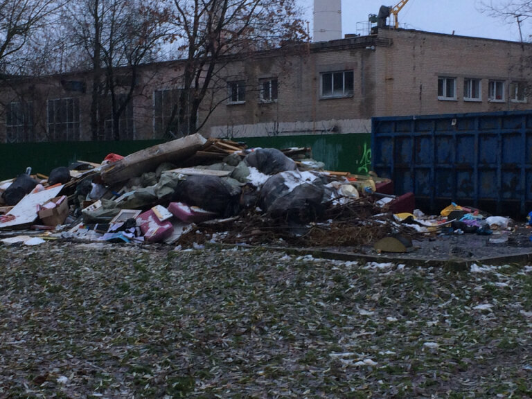 Trash and garbage disposal area Trash and garbage disposal area, Moscow, photo