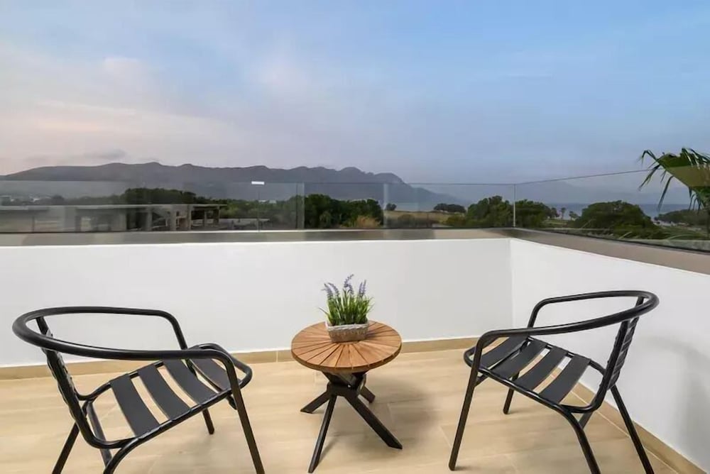 Фото Nicolas Grand Suites - Adults Only