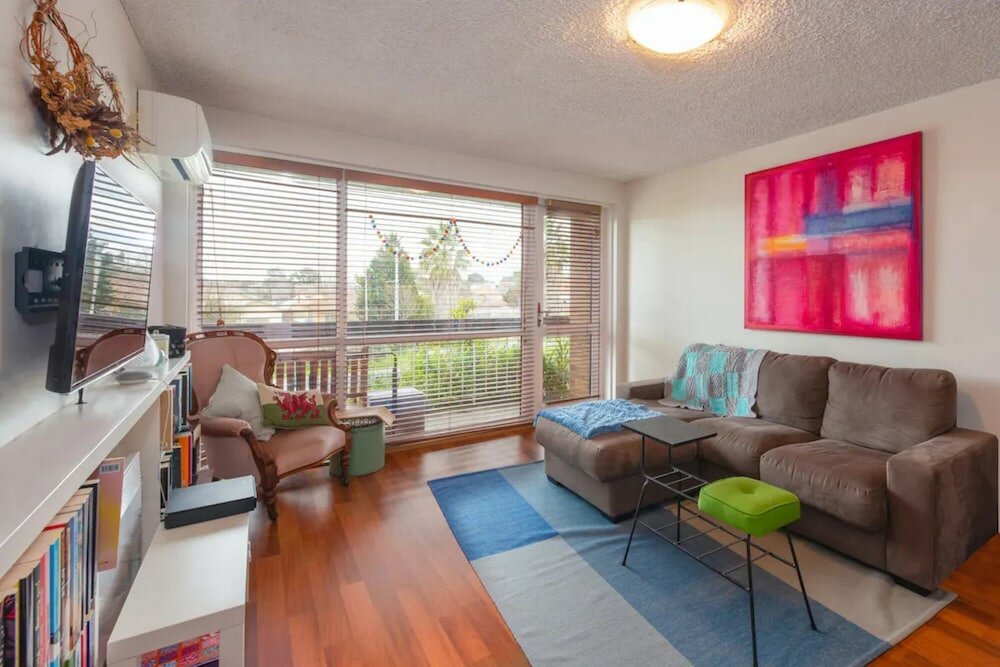 Фото Well-appointed Sunny 2 Bedroom Apartment in Northcote With Parking