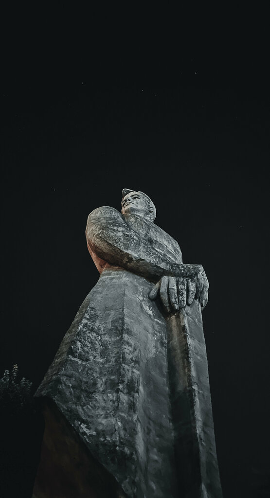 Жанровая скульптура Человек-созидатель, Краснодар, фото