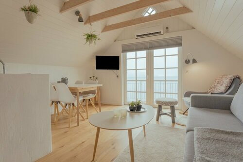 Апартаменты Unique Boathouse by The Foreshore Sea View