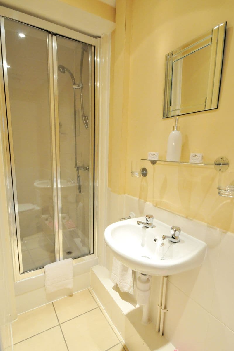 Фото Flexistay Ambers Gatwick Aparthotel