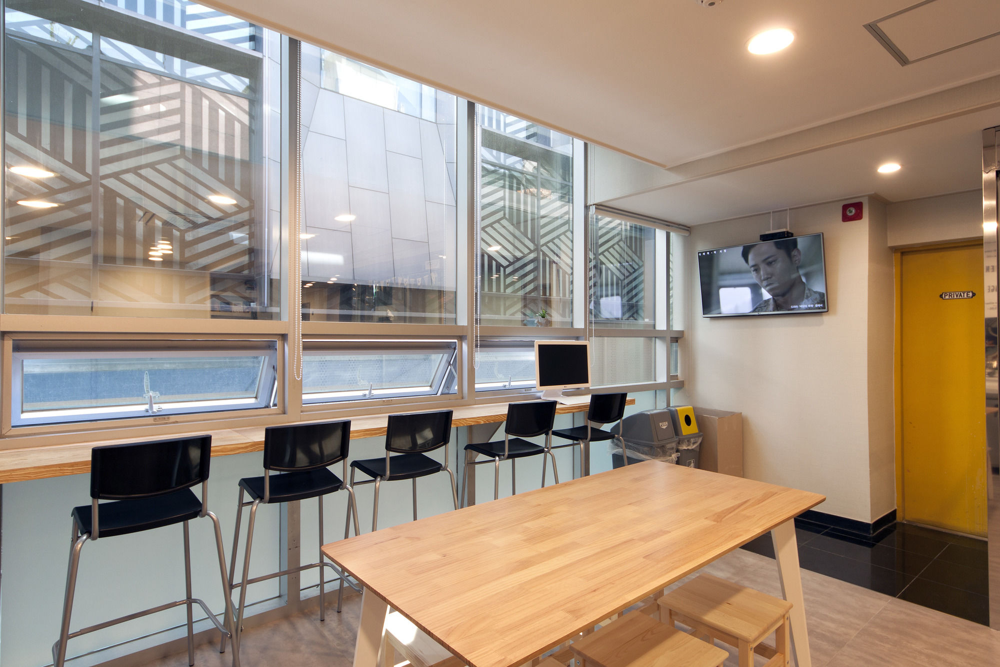 Фото Oyo Hostel Myeongdong 1